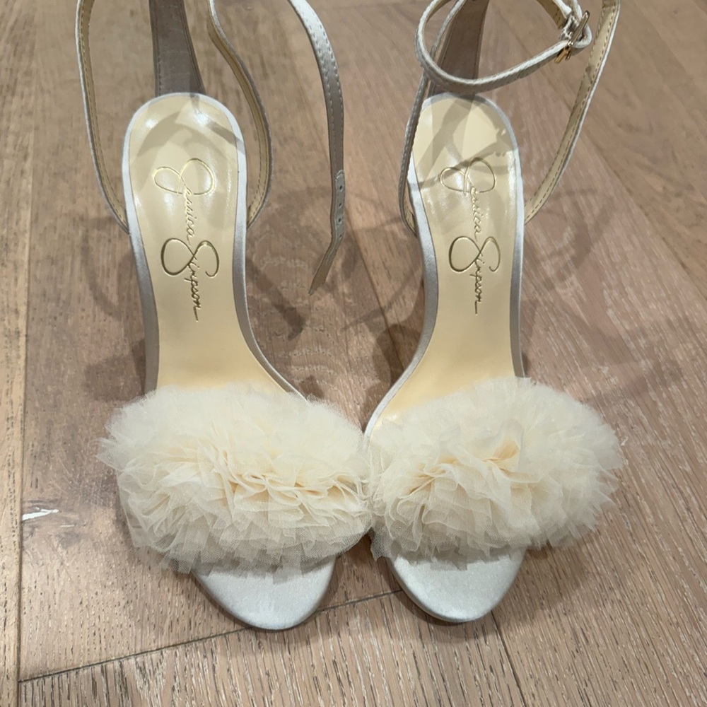 Jessica Simpson Ivory fluffy tulle Heels - sz 7.5